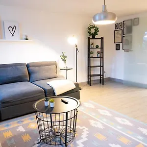 hamburg-altona-3-bedrooms-for-up-to-10.hamburg-hotels-de.com/